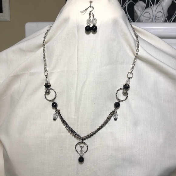 Necklace and earrings - Picture 1 of 1